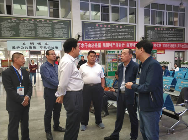 市交通運輸局黨組副書記、市運管局局長何濤一行到隴運集團公司檢查國慶節(jié)前安全生產(chǎn)工作