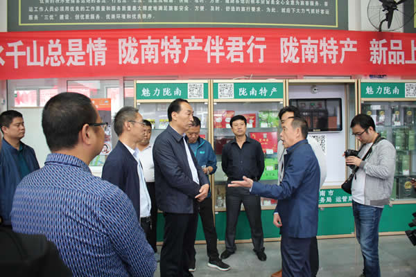 市安委辦主任、安監(jiān)局局長(zhǎng)李永宏一行到隴運(yùn)集團(tuán)公司檢查指導(dǎo)工作