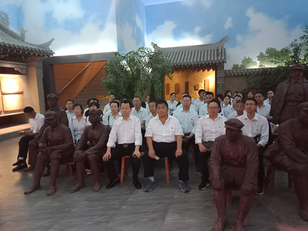 隴運(yùn)集團(tuán)公司黨委開展“不忘初心、牢記使命”紀(jì)念建黨98周年主題黨日活動