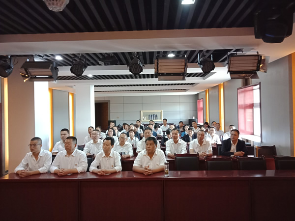 隴運(yùn)集團(tuán)公司黨委開展“不忘初心、牢記使命”紀(jì)念建黨98周年主題黨日活動