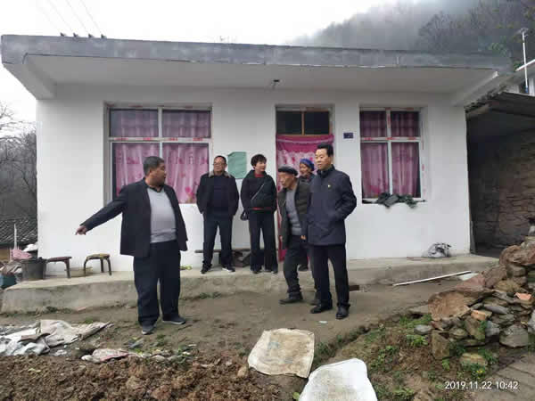 隴運(yùn)集團(tuán)公司開(kāi)展“解難題、辦實(shí)事、送溫暖”主題黨日活動(dòng)