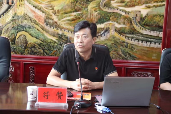 市政府國(guó)資委黨委委員、副主任符贊到隴運(yùn)集團(tuán)公司開(kāi)展講授 黨紀(jì)學(xué)習(xí)教育專題 黨課暨“七一”慰問(wèn)活動(dòng)