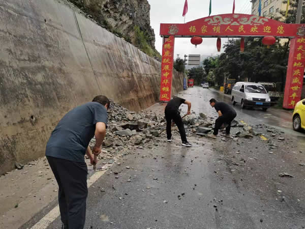 聞汛而動  主動作為 --隴運集團(tuán)公司迅速行動全力做好防汛搶險和運輸保障工作