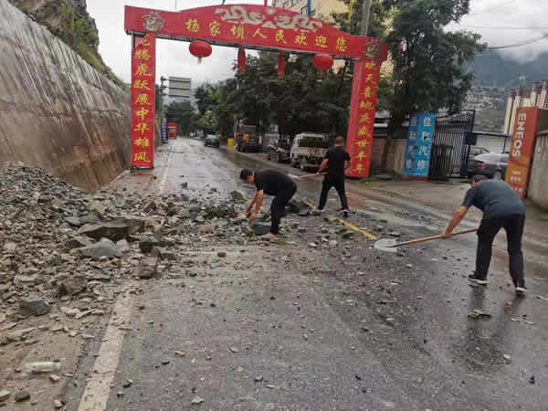 聞汛而動  主動作為 --隴運集團(tuán)公司迅速行動全力做好防汛搶險和運輸保障工作
